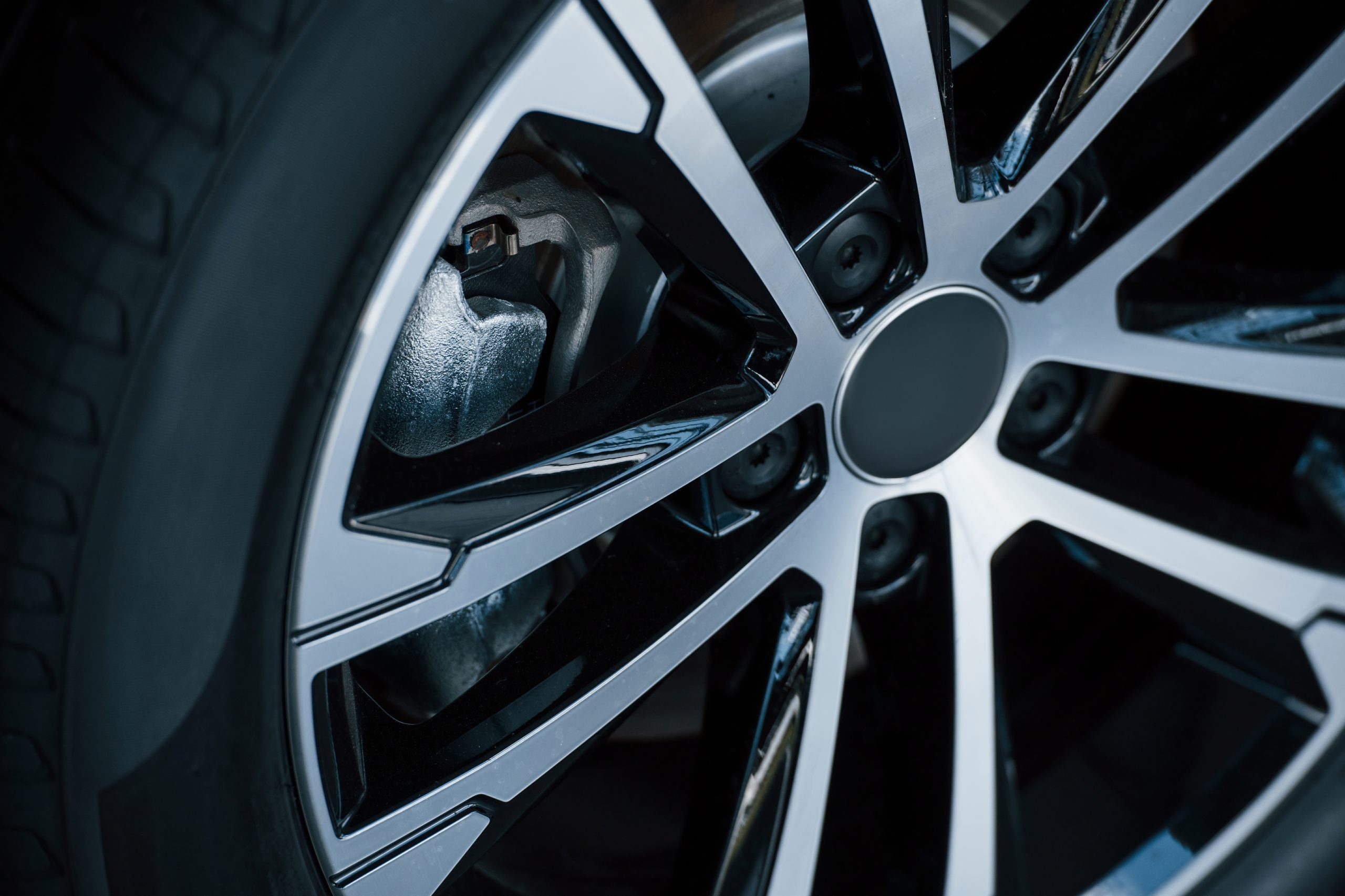 What Are the Benefits of Mobile Alloy Wheel Repairs?