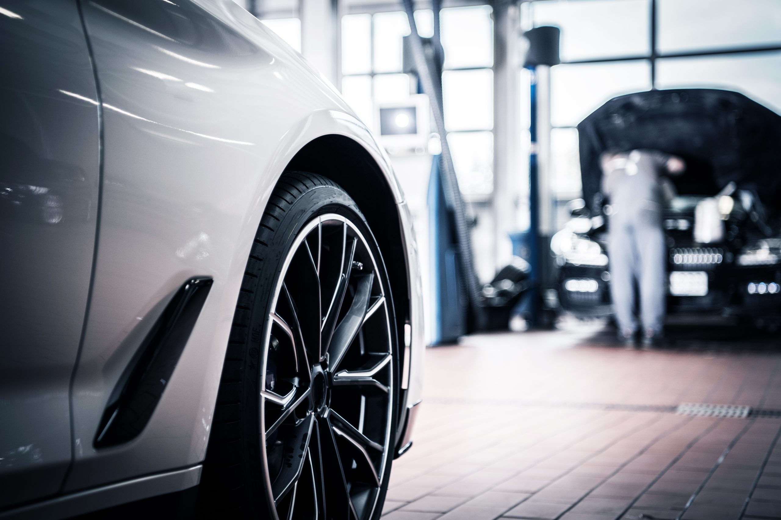 Smart Repair Kent: Is It Worth Fixing Your Car Before a Service?